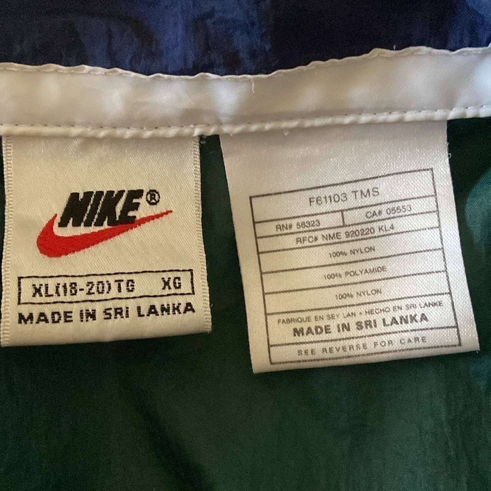 Vintage Nike Unisex Green and Navy Blue Windbreaker - Picture 4 of 6